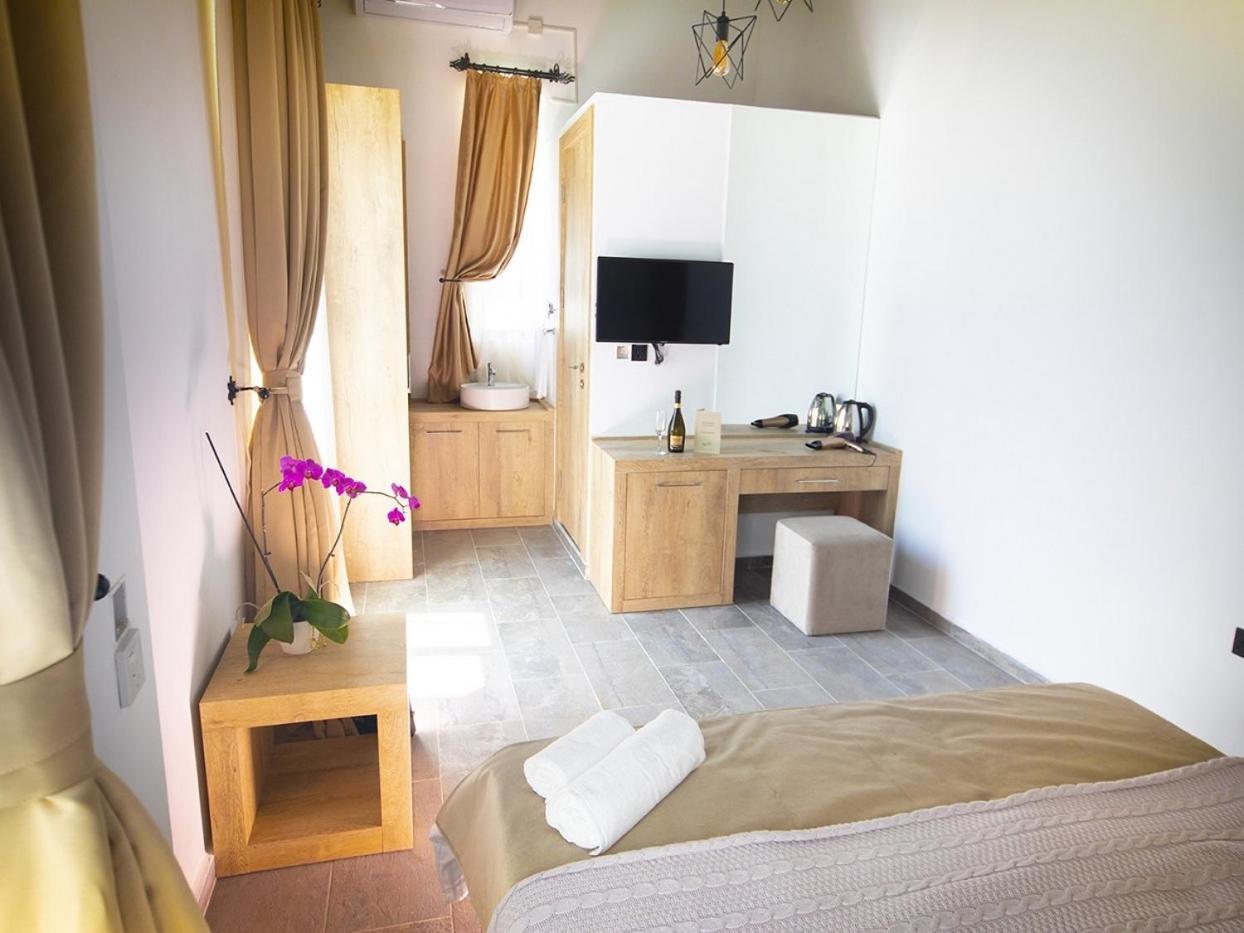 Avenue Hotel ไคริเนีย ภายนอก รูปภาพ