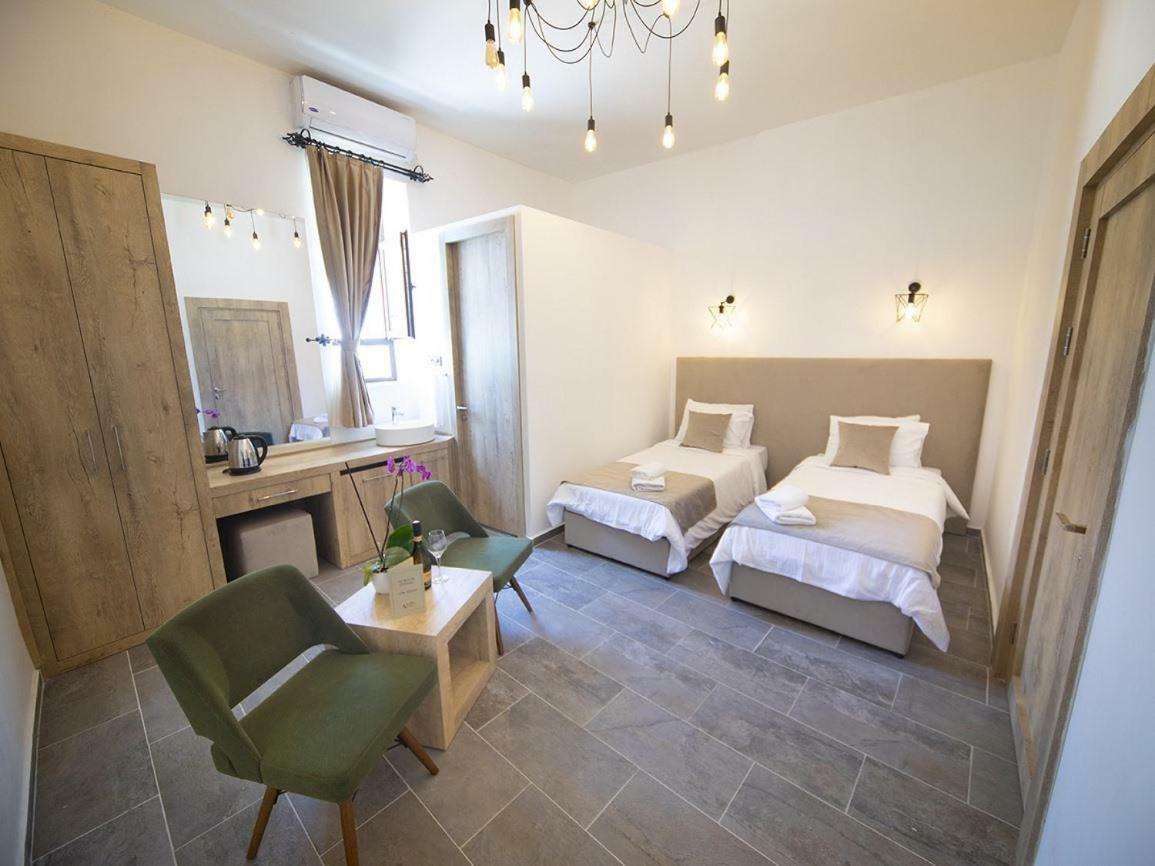 Avenue Hotel ไคริเนีย ภายนอก รูปภาพ