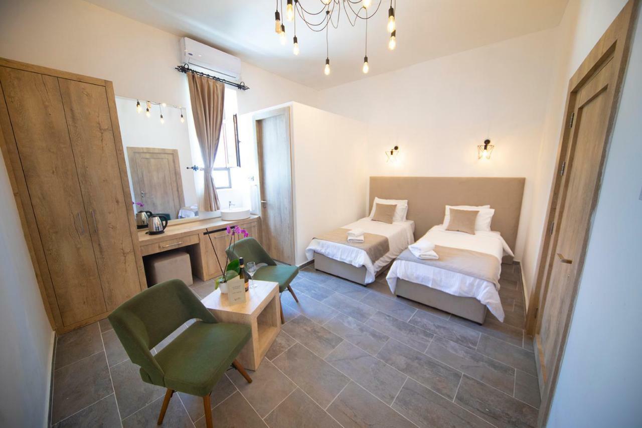 Avenue Hotel ไคริเนีย ภายนอก รูปภาพ