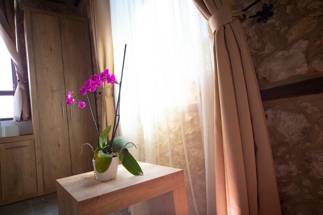 Avenue Hotel ไคริเนีย ภายนอก รูปภาพ