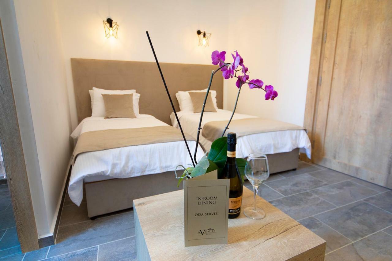 Avenue Hotel ไคริเนีย ภายนอก รูปภาพ